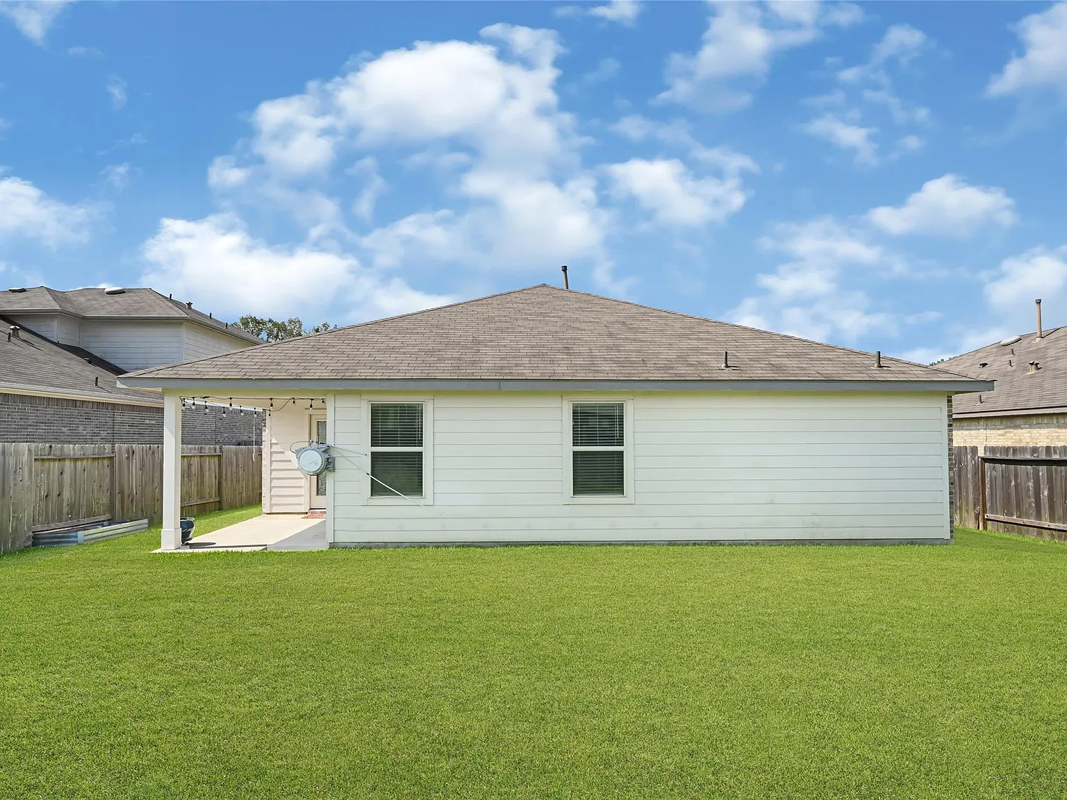 4 bed, 2.0 bath, 1928 sqft, $2,100 — Photo 4