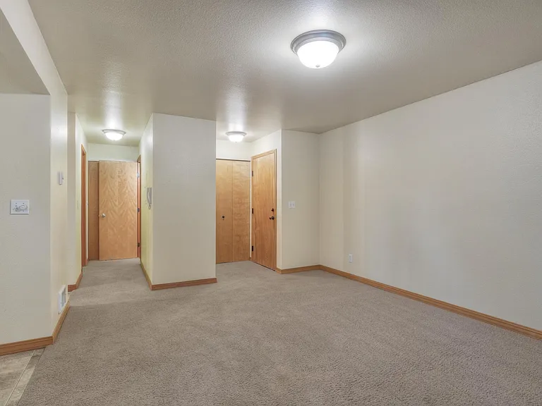Executive Estates — Photo 18