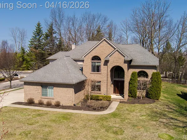 3472 Paramount Ln, Auburn Hills, MI 48326