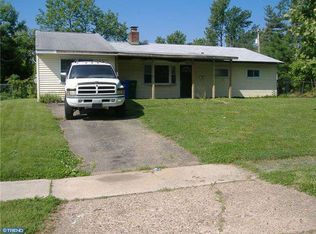 2 Violetwood Dr, Levittown, PA 19057