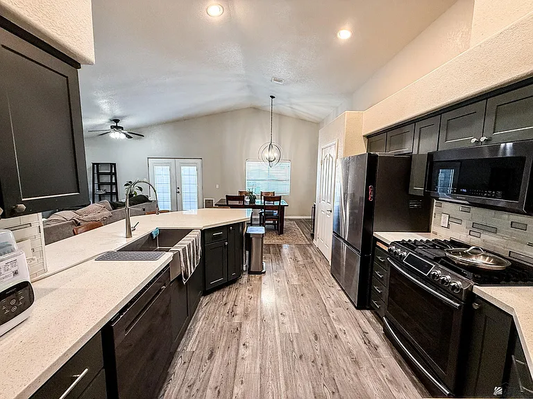 2695 S Mimosa Ave — Photo 14