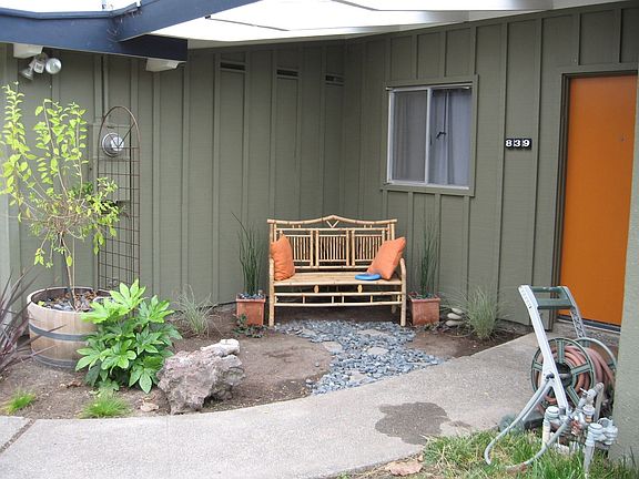 3rd image of 839 Oakwood Dr