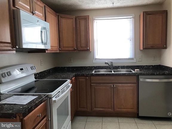 5th image of 1305 Benicia Ln