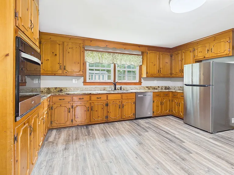 1519 Chauncey Ln — Photo 18