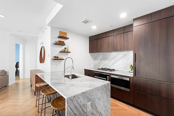 Rented by Fact Real Estate LLC | media 11