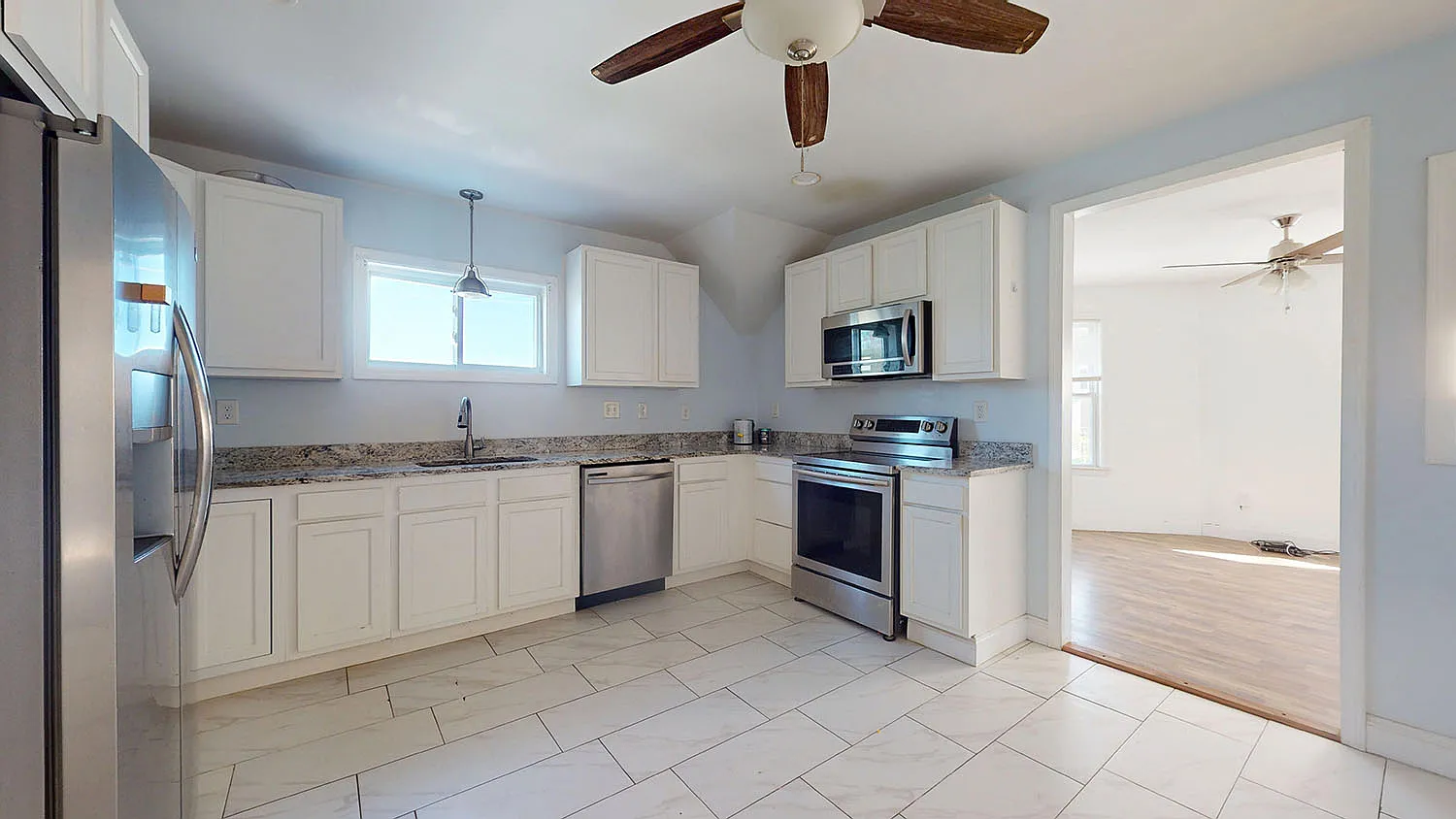 3 bed, $2,200 — Photo 3