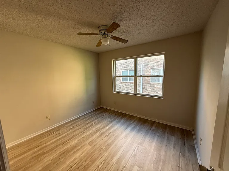 1416 E 5th St #5 — Photo 5