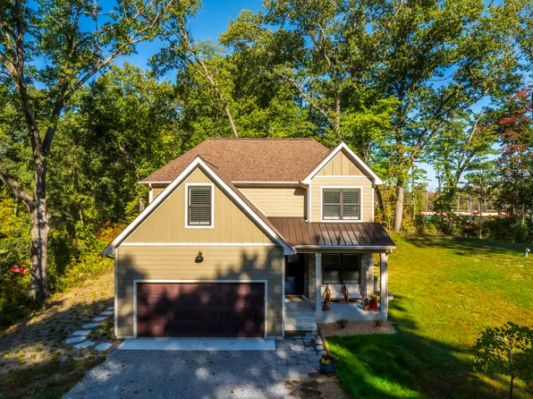9 Golfwood Rd, Beverly Shores, IN 46301