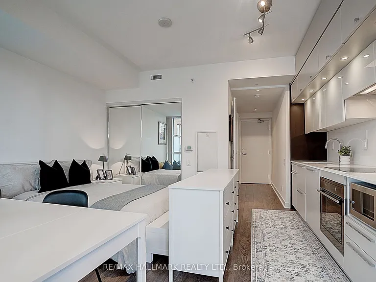 15 Grenville St #1406 — Photo 35