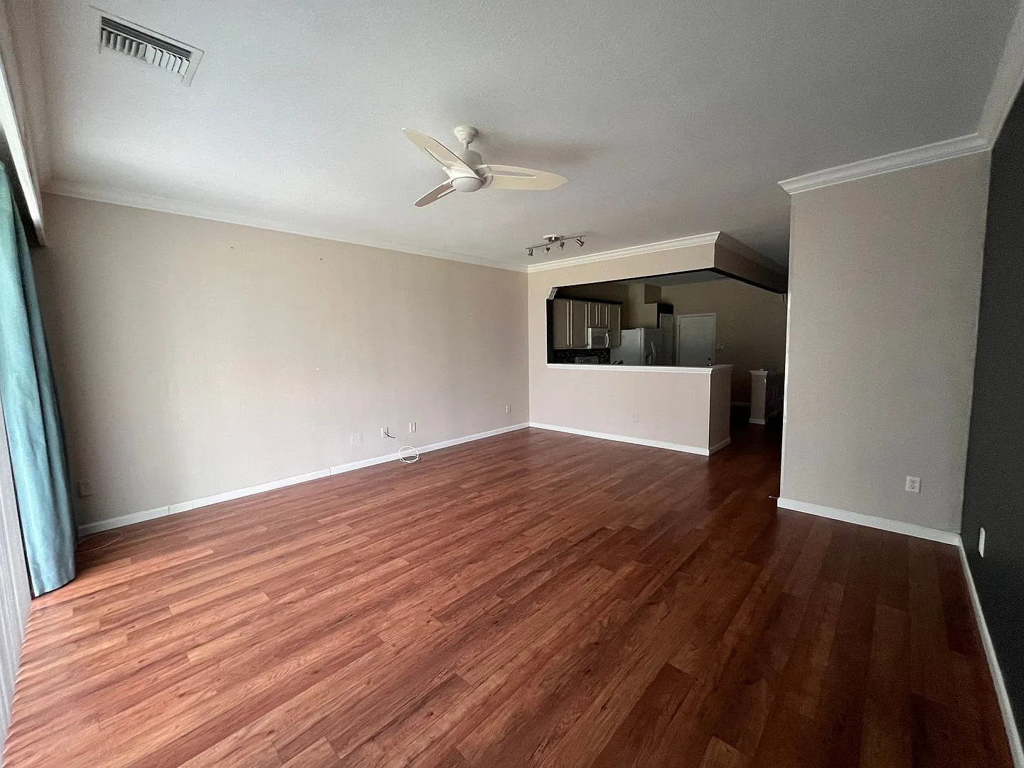 Amazing Neighborhood 3/3 W/Great Amenities! — Photo 4