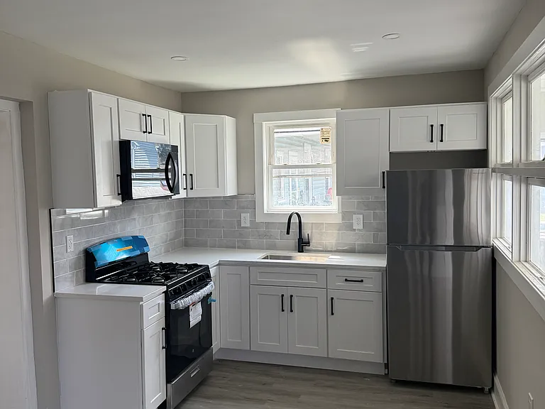 406 Front St #2 — Photo 1