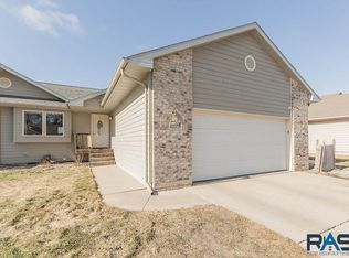 4107 W Newcomb Dr, Sioux Falls, SD 57106