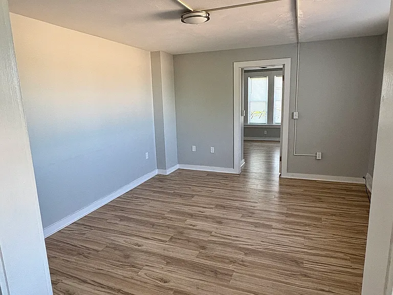 140 Elm St — Photo 2