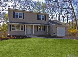 26 Woodbury Rd, Farmingville, NY 11738