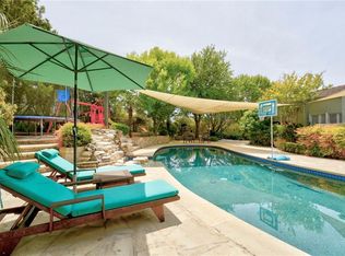 1 Hedgefield Ct, The Hills, TX 78738