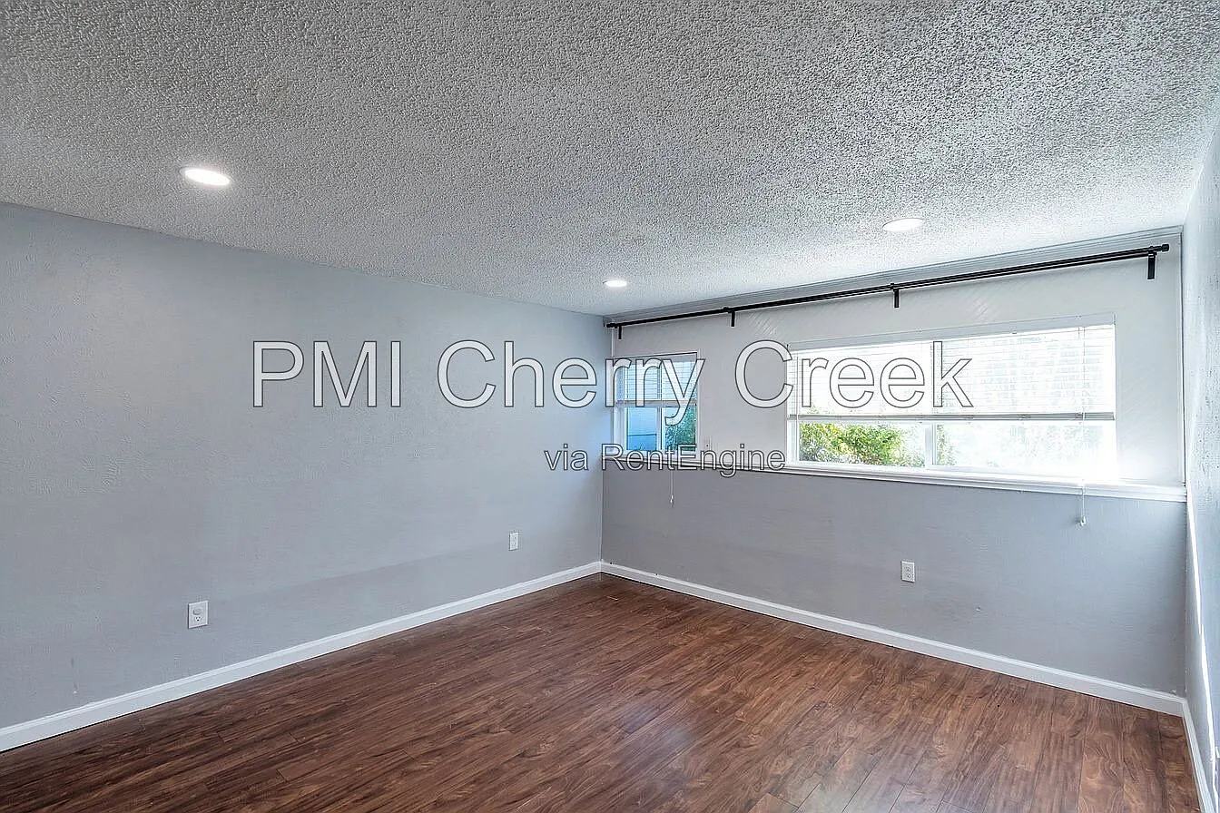 3 bed, 2.0 bath, 1225 sqft, $3,200 — Photo 3