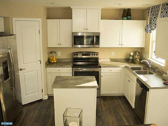 4th image of 8250 Whitebird Dr