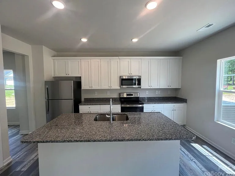 1243 Stonewyck Dr — Photo 6