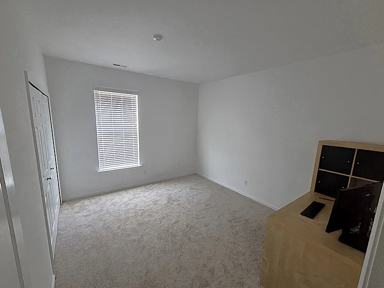 3rd/guest bedroom with closet