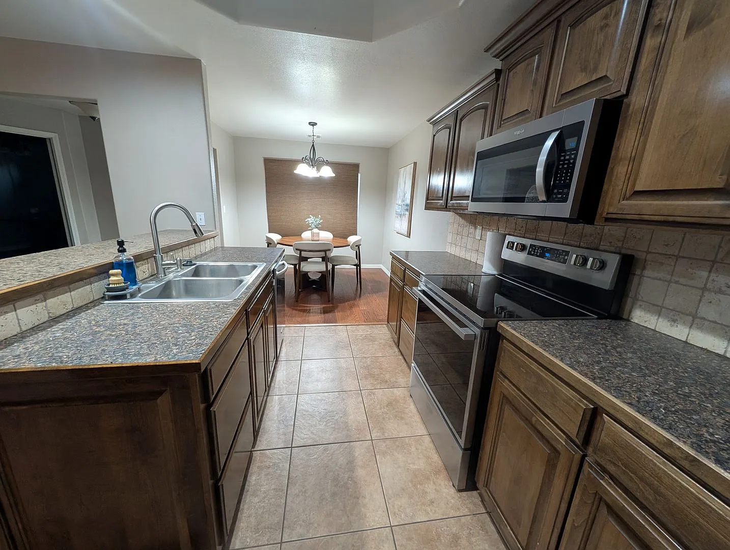 Fully Furnished-All Bills Paid- 3 Bedroom Home- 1 acre Pryor — Photo 2