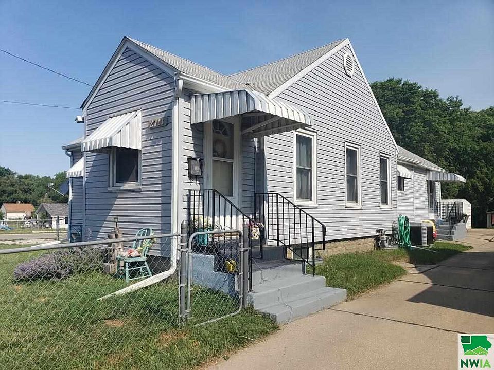 1st image of 2713 1st St