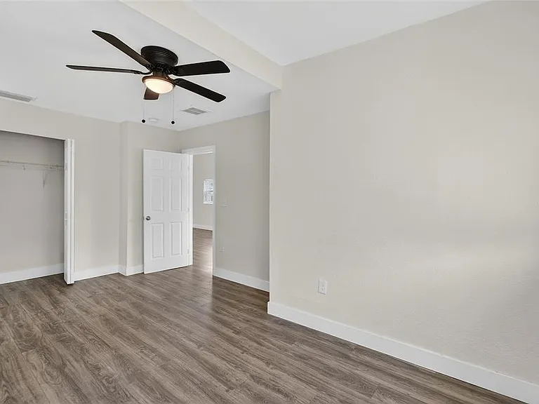 2525 W Beach St — Photo 26