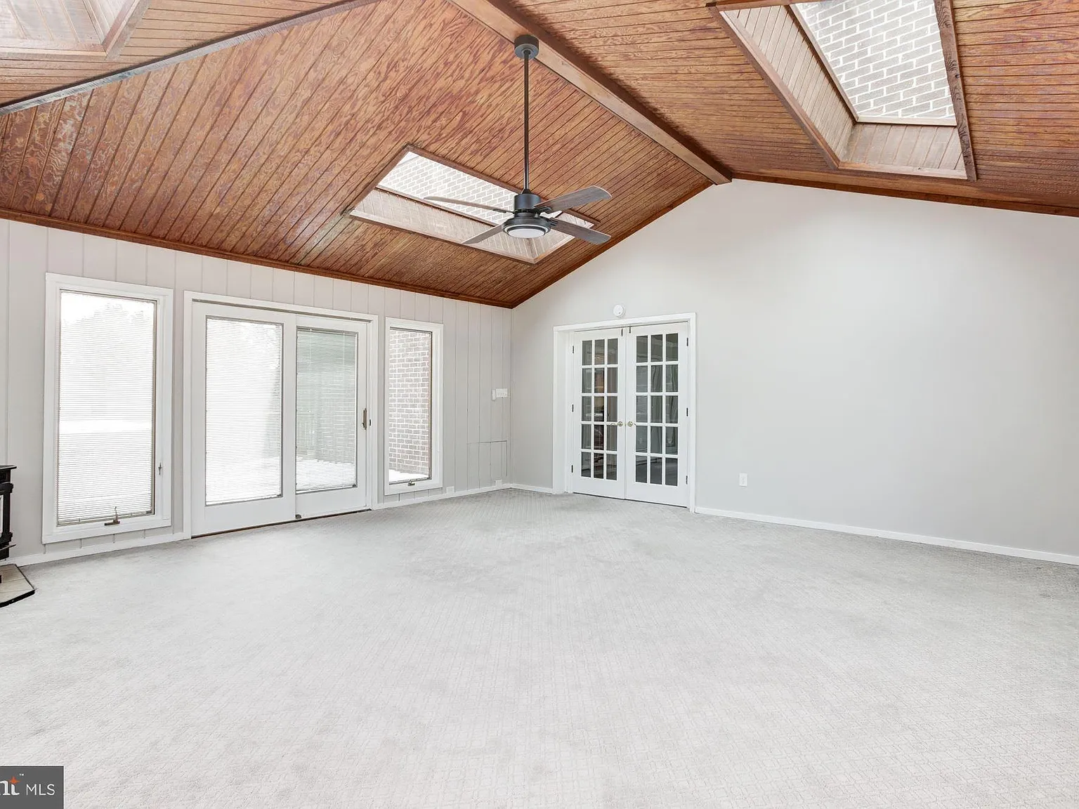 8 bed, 760 sqft, $2,000 — Photo 3