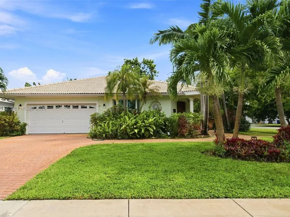 701 Westward Dr, Miami Springs, FL 33166