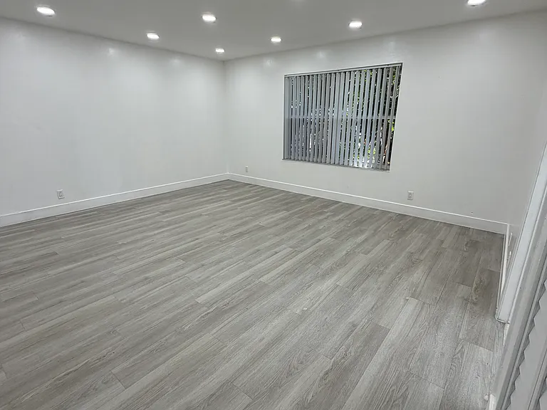 2319 Johnson St #4 — Photo 11