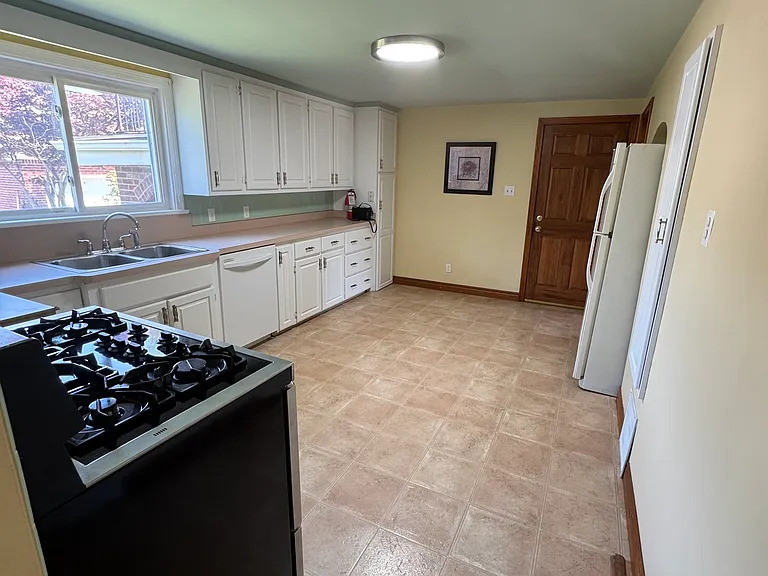 38 Greenwood Ave — Photo 4