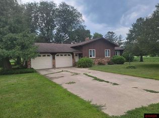 435 Maple Ave, Butterfield, MN 56120