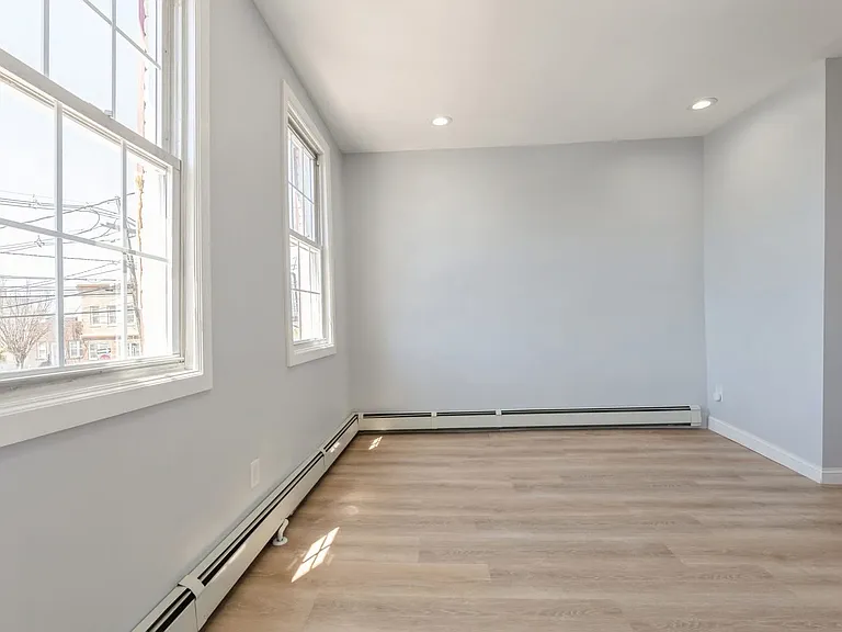 12 Alva St — Photo 11