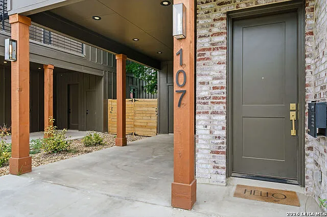 107 Dowdy St — Photo 3