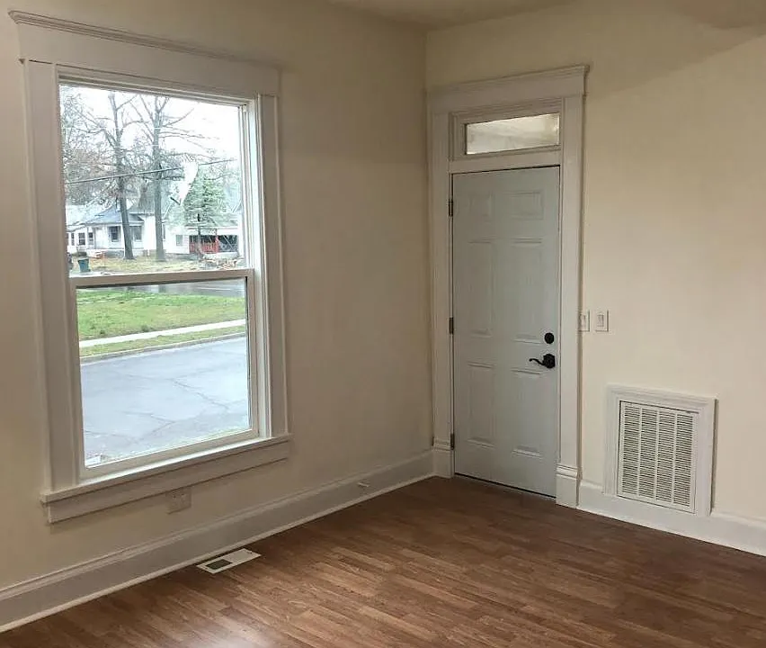 825 N Grant Ave #4