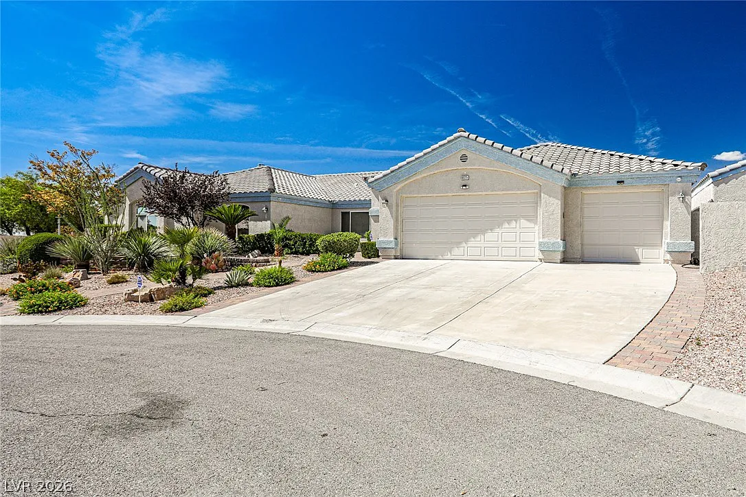4 bed, 3.5 bath, 3309 sqft, $3,995 — Photo 2