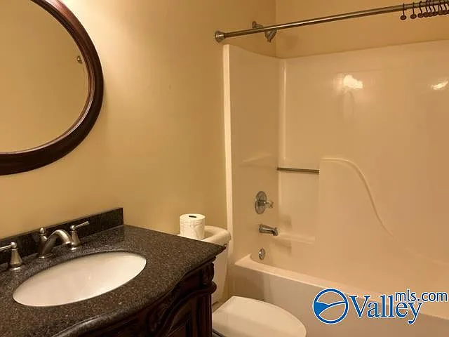2510 Hamilton Dr SE — Photo 9