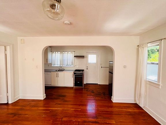 2nd image of 1520 Menlo Ave #66751A1