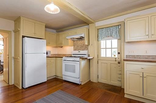 2nd image of 43 Fair St