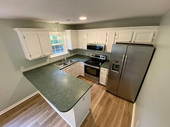 Kitchen area - includes brand new dishwasher under the island
