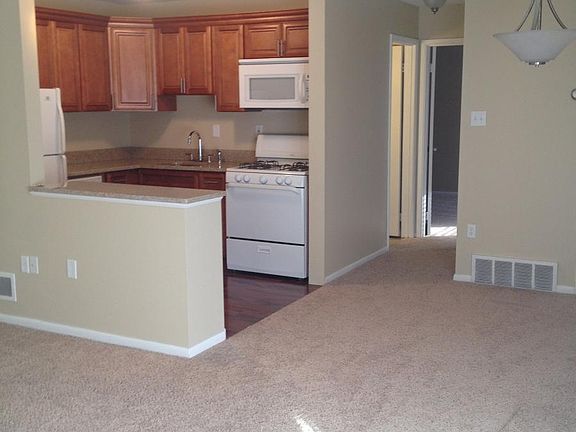 Kitchen & breakfast bar