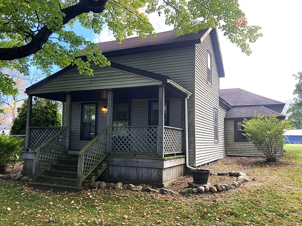 209 W Gilson St, Edmore, MI 48829