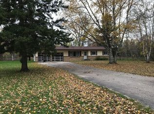 N4985 4th St, Leopolis, WI 54948
