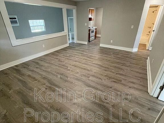 4th image of 2723 Vermont Ave
