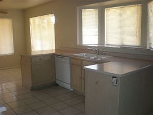 3rd image of 7627 W Missouri Ave