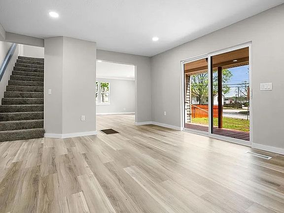 4th image of 305 N Pike Ave