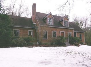 16 Foxglove Ln, Amherst, MA 01002