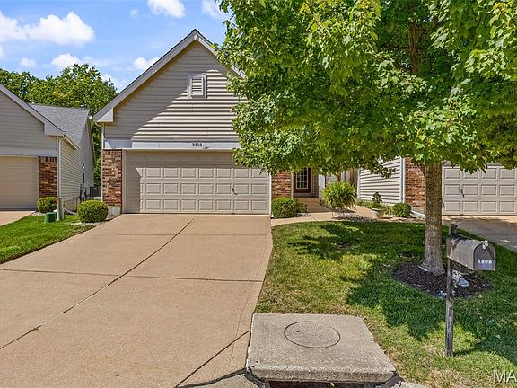 3rd image of 3808 Southern Manor Dr