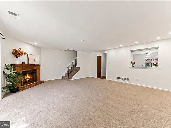 4th image of 309 N Snowdon Ct