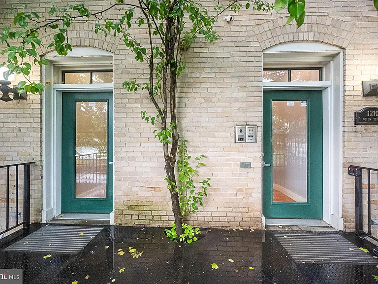 1210 Queen St #5 — Photo 4