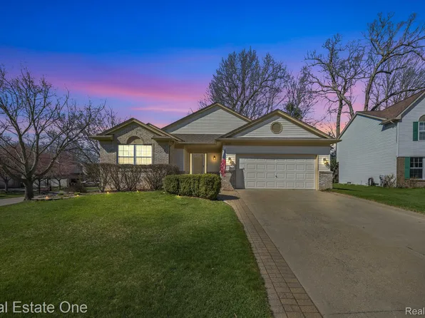 3287 Pin Oak Dr, Orion, MI 48359
